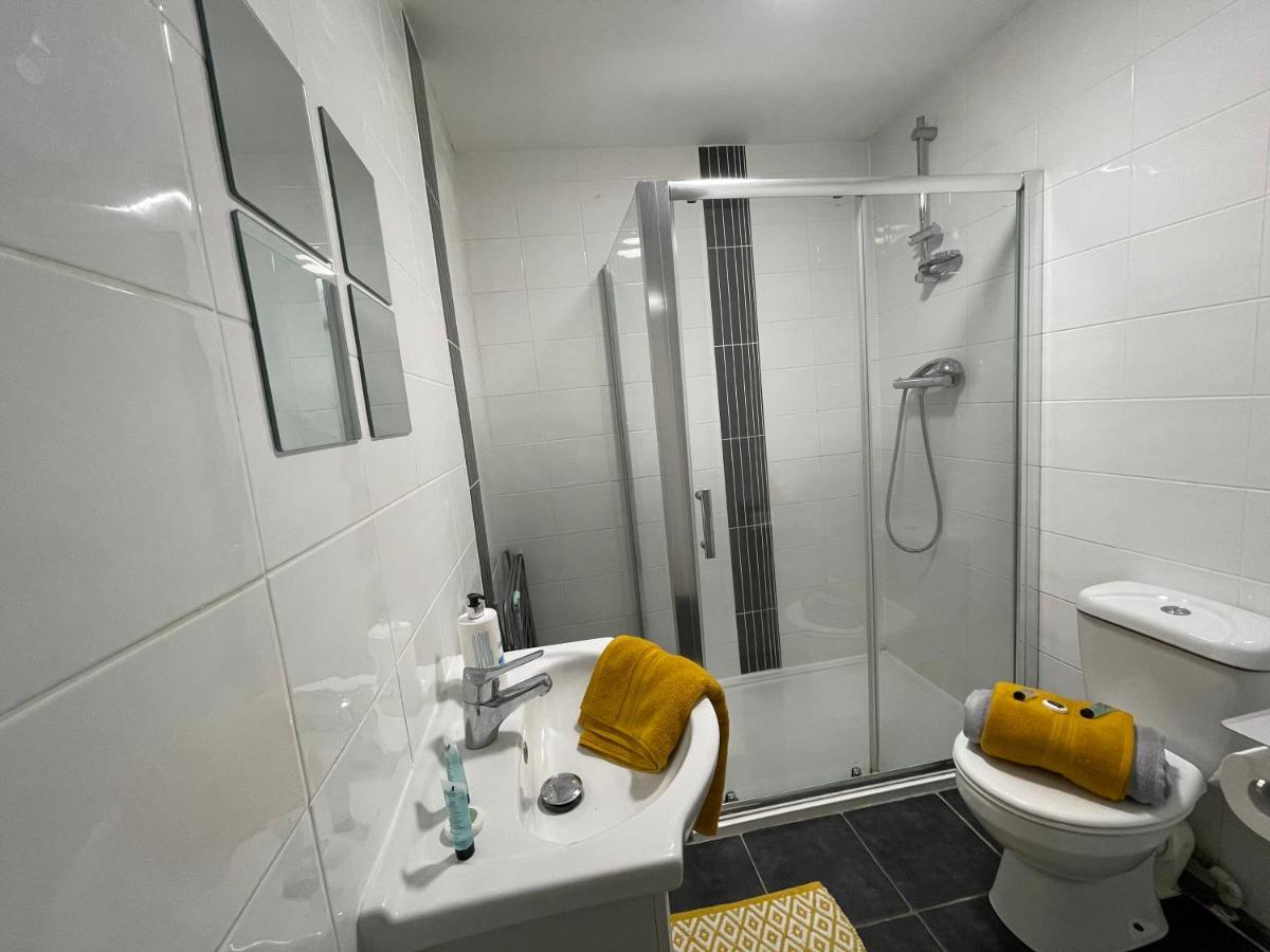 Hla Holytown Apartment Mossend Exterior photo
