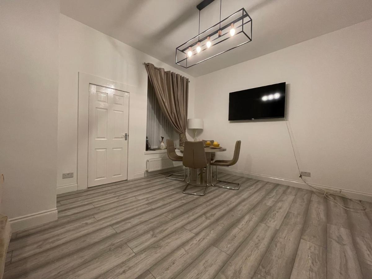 Hla Holytown Apartment Mossend Exterior photo